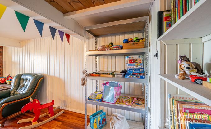 Gezellige chalet in Tenneville voor 4 personen/3 volwassenen met 2 slaapkamers, speelruimte, babyhoek en panoramisch uitzicht