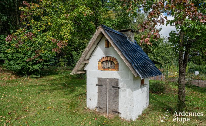 Gezellige chalet in Tenneville voor 4 personen/3 volwassenen met 2 slaapkamers, speelruimte, babyhoek en panoramisch uitzicht
