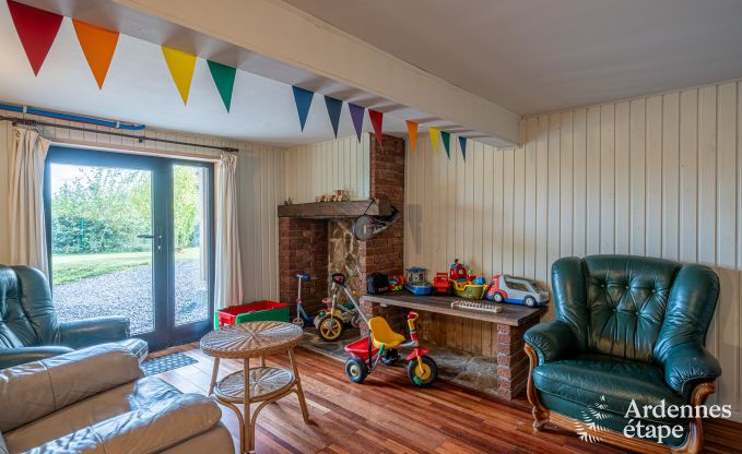 Gezellige chalet in Tenneville voor 4 personen/3 volwassenen met 2 slaapkamers, speelruimte, babyhoek en panoramisch uitzicht