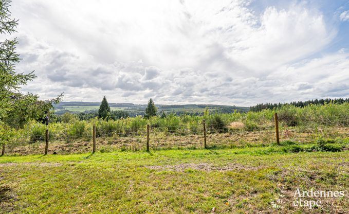 Gezellige chalet in Tenneville voor 4 personen/3 volwassenen met 2 slaapkamers, speelruimte, babyhoek en panoramisch uitzicht