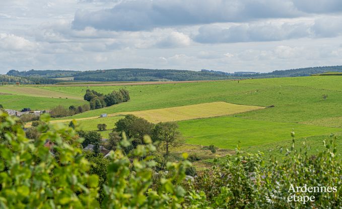 Gezellige chalet in Tenneville voor 4 personen/3 volwassenen met 2 slaapkamers, speelruimte, babyhoek en panoramisch uitzicht