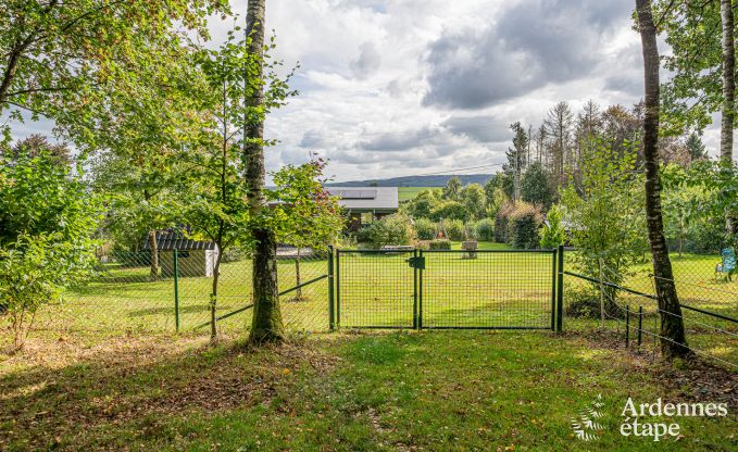 Gezellige chalet in Tenneville voor 4 personen/3 volwassenen met 2 slaapkamers, speelruimte, babyhoek en panoramisch uitzicht