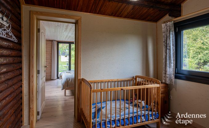 Gezellige chalet in Tenneville voor 4 personen/3 volwassenen met 2 slaapkamers, speelruimte, babyhoek en panoramisch uitzicht