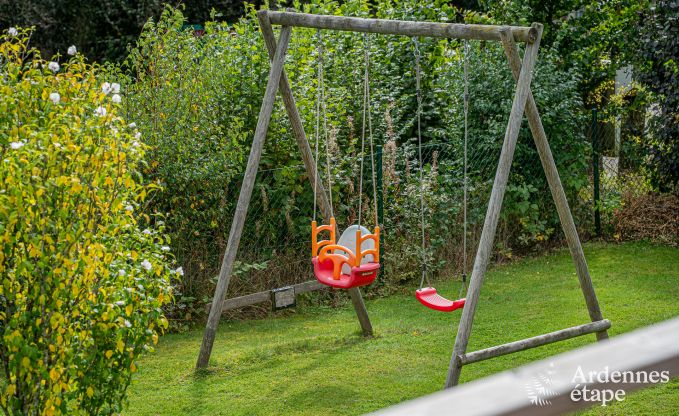 Gezellige chalet in Tenneville voor 4 personen/3 volwassenen met 2 slaapkamers, speelruimte, babyhoek en panoramisch uitzicht