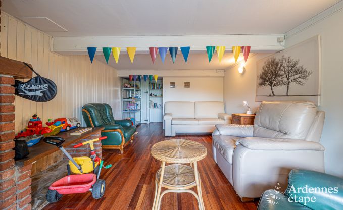 Gezellige chalet in Tenneville voor 4 personen/3 volwassenen met 2 slaapkamers, speelruimte, babyhoek en panoramisch uitzicht