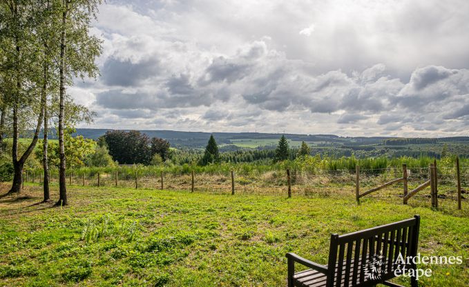 Gezellige chalet in Tenneville voor 4 personen/3 volwassenen met 2 slaapkamers, speelruimte, babyhoek en panoramisch uitzicht