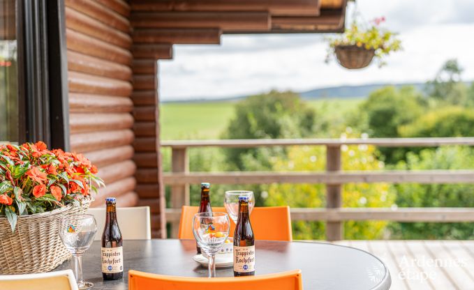 Gezellige chalet in Tenneville voor 4 personen/3 volwassenen met 2 slaapkamers, speelruimte, babyhoek en panoramisch uitzicht