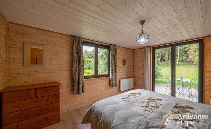 Gezellige chalet in Tenneville voor 4 personen/3 volwassenen met 2 slaapkamers, speelruimte, babyhoek en panoramisch uitzicht