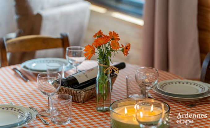 Gezellige chalet in Tenneville voor 4 personen/3 volwassenen met 2 slaapkamers, speelruimte, babyhoek en panoramisch uitzicht