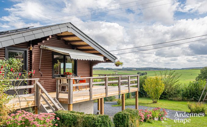 Gezellige chalet in Tenneville voor 4 personen/3 volwassenen met 2 slaapkamers, speelruimte, babyhoek en panoramisch uitzicht