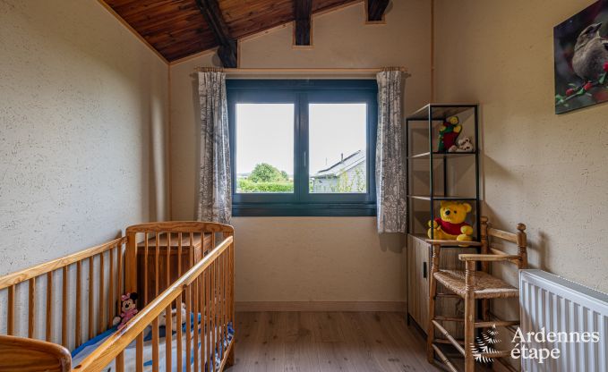 Gezellige chalet in Tenneville voor 4 personen/3 volwassenen met 2 slaapkamers, speelruimte, babyhoek en panoramisch uitzicht