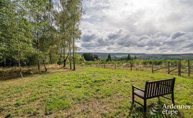Gezellige chalet in Tenneville voor 4 personen/3 volwassenen met 2 slaapkamers, speelruimte, babyhoek en panoramisch uitzicht