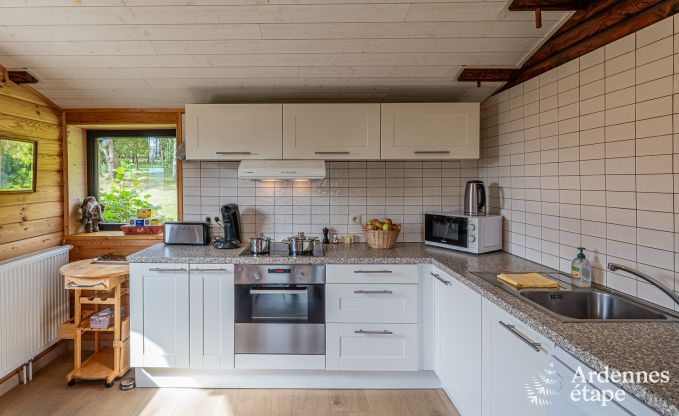 Gezellige chalet in Tenneville voor 4 personen/3 volwassenen met 2 slaapkamers, speelruimte, babyhoek en panoramisch uitzicht