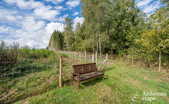 Gezellige chalet in Tenneville voor 4 personen/3 volwassenen met 2 slaapkamers, speelruimte, babyhoek en panoramisch uitzicht