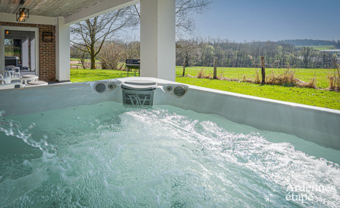 Luxe villa in Theux voor 10 personen met speelzaal, jacuzzi en nabijheid van Spa-Francorchamps