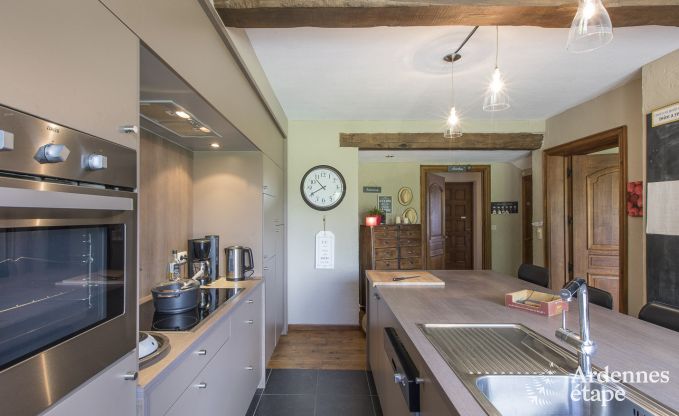 Ruime vakantiewoning voor 9 personen in Tinlot met 4 slaap- en badkamers,  zwembad, priv�tuin en speelvoorzieningen