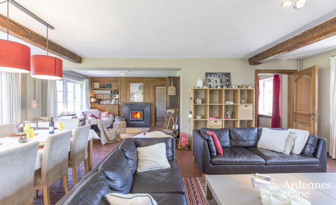 Ruime vakantiewoning voor 9 personen in Tinlot met 4 slaap- en badkamers,  zwembad, priv�tuin en speelvoorzieningen