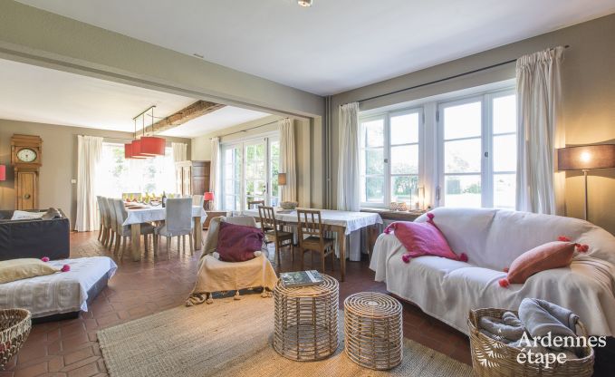 Ruime vakantiewoning voor 9 personen in Tinlot met 4 slaap- en badkamers,  zwembad, priv�tuin en speelvoorzieningen