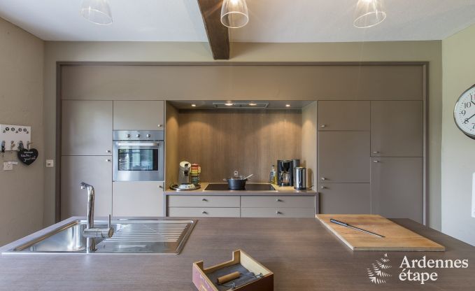 Ruime vakantiewoning voor 9 personen in Tinlot met 4 slaap- en badkamers,  zwembad, priv�tuin en speelvoorzieningen