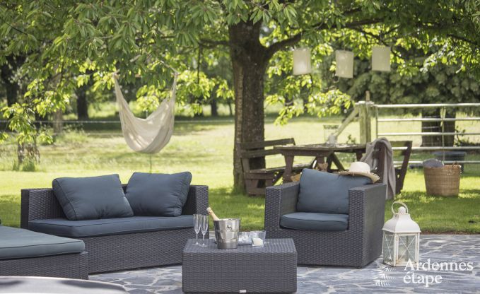 Ruime vakantiewoning voor 9 personen in Tinlot met 4 slaap- en badkamers,  zwembad, priv�tuin en speelvoorzieningen