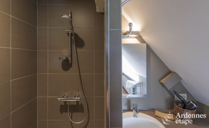 Ruime vakantiewoning voor 9 personen in Tinlot met 4 slaap- en badkamers,  zwembad, priv�tuin en speelvoorzieningen