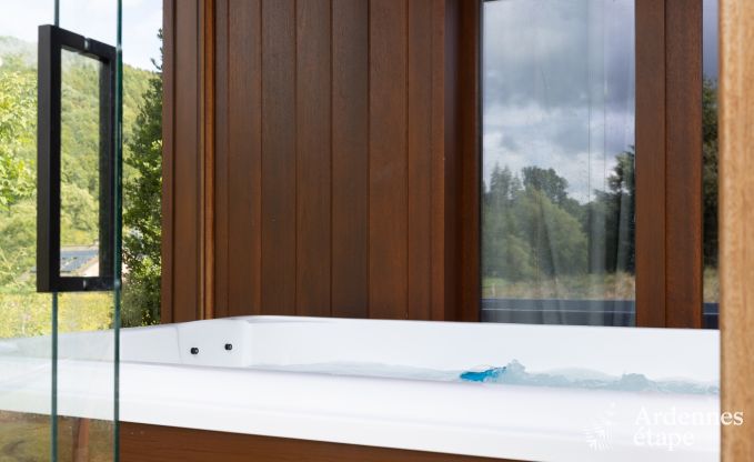 Gezellig vakantiehuis in Trois-Ponts voor 4 personen met sauna, jacuzzi en zwembad dichtbij het bos
