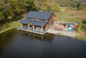 Chalet voor 8 personen in Trois-Ponts, 4 slaapkamers, binnen-buitenzwembad, sauna, aan het water