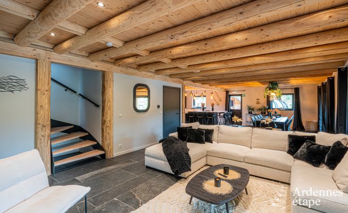 Ruime chalet voor 8 personen in Trois-Ponts met binnen-buitenzwembad, sauna en priv�terras aan het water