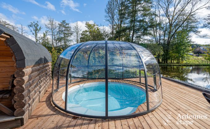 Ruime chalet voor 8 personen in Trois-Ponts met binnen-buitenzwembad, sauna en priv�terras aan het water