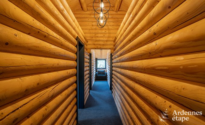 Ruime chalet voor 8 personen in Trois-Ponts met binnen-buitenzwembad, sauna en priv�terras aan het water