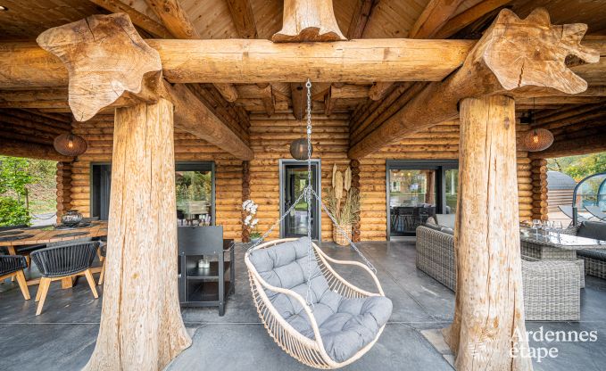 Ruime chalet voor 8 personen in Trois-Ponts met binnen-buitenzwembad, sauna en priv�terras aan het water