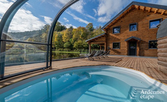Ruime chalet voor 8 personen in Trois-Ponts met binnen-buitenzwembad, sauna en priv�terras aan het water