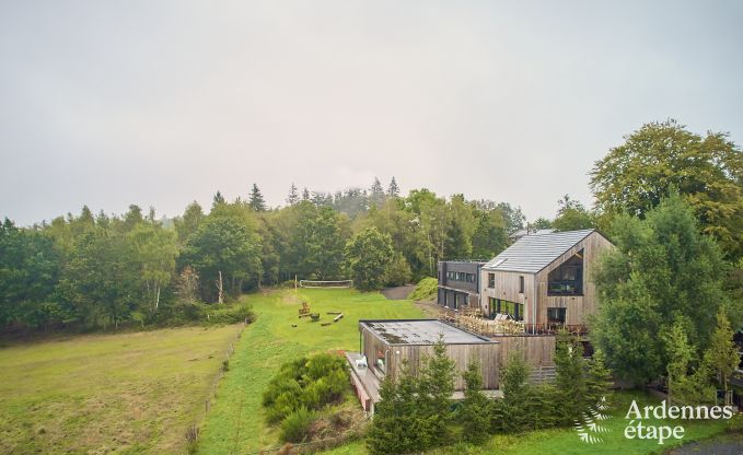 Ruime luxe vakantiewoning met binnenzwembad in Trois-Ponts, Ardennen