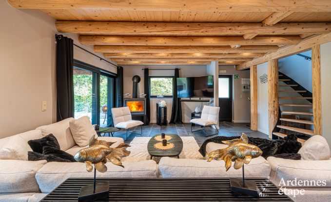 Ruime chalet voor 8 personen in Trois-Ponts met binnen-buitenzwembad, sauna en privterras aan het water