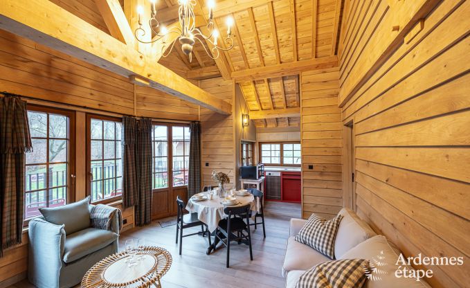 Charmante houten paalwoning boven een vijver in Vencimont, voor 4 personen