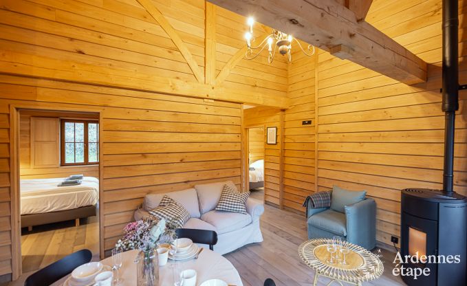 Charmante houten paalwoning boven een vijver in Vencimont, voor 4 personen