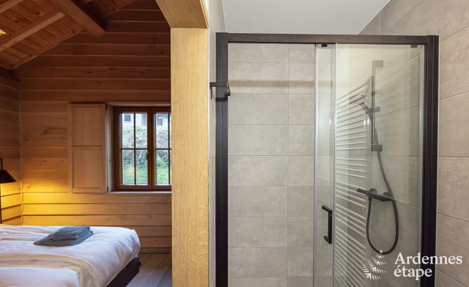 Charmante houten paalwoning boven een vijver in Vencimont, voor 4 personen