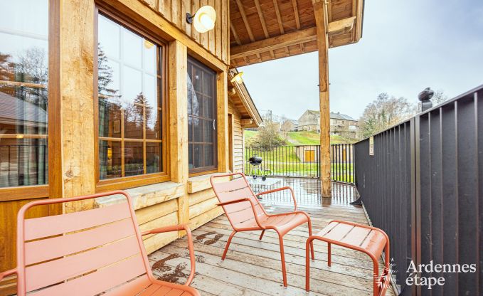 Charmante houten paalwoning boven een vijver in Vencimont, voor 4 personen