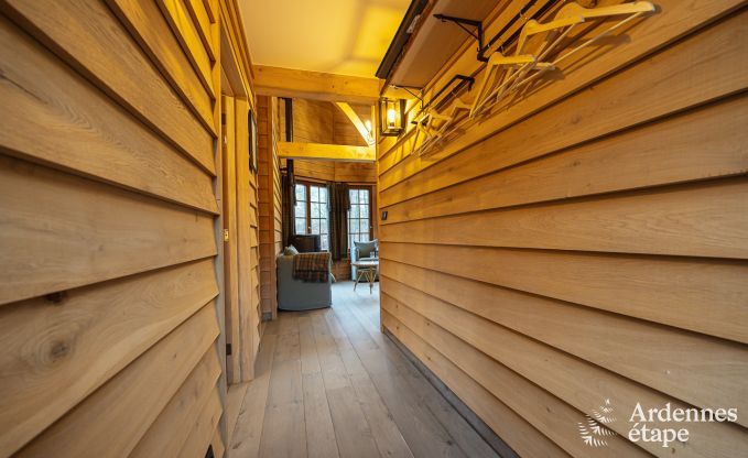 Charmante houten paalwoning boven een vijver in Vencimont, voor 4 personen