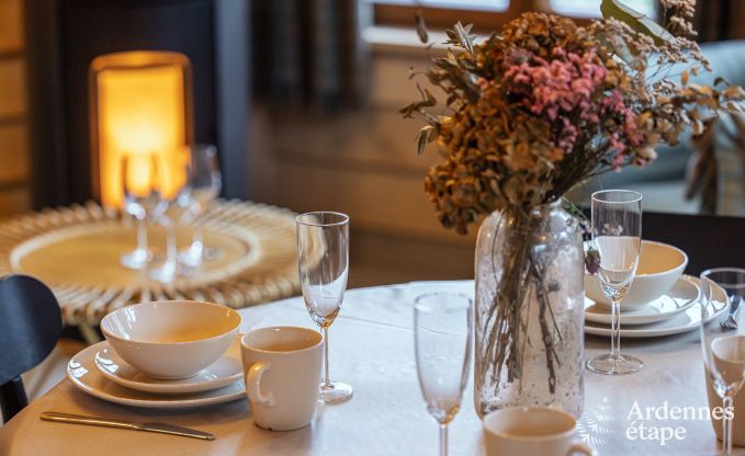 Charmante houten paalwoning boven een vijver in Vencimont, voor 4 personen