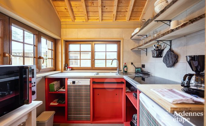 Charmante houten paalwoning boven een vijver in Vencimont, voor 4 personen