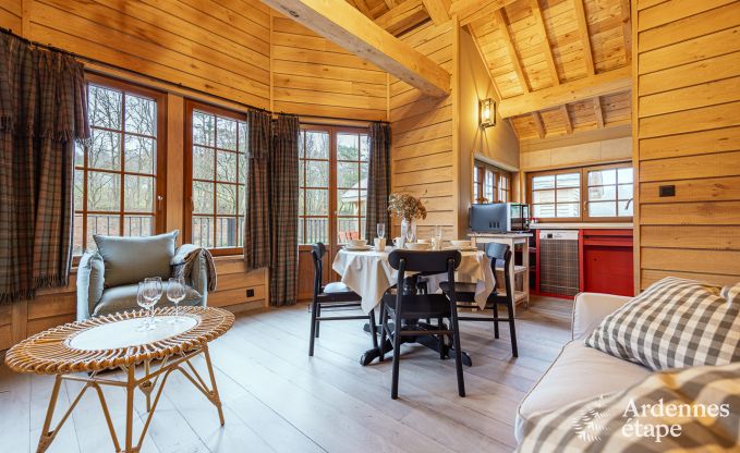 Charmante houten paalwoning boven een vijver in Vencimont, voor 4 personen