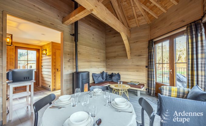 Bijzondere paalwoning voor 4 personen, op een vijver in Vencimont