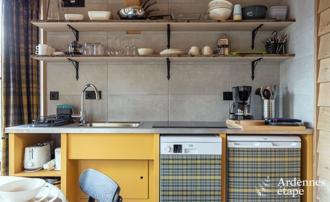 Bijzondere paalwoning voor 4 personen, op een vijver in Vencimont