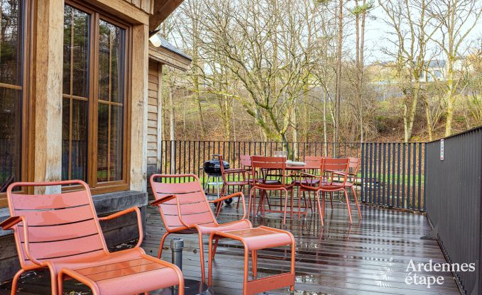 Bijzondere paalwoning voor 4 personen, op een vijver in Vencimont