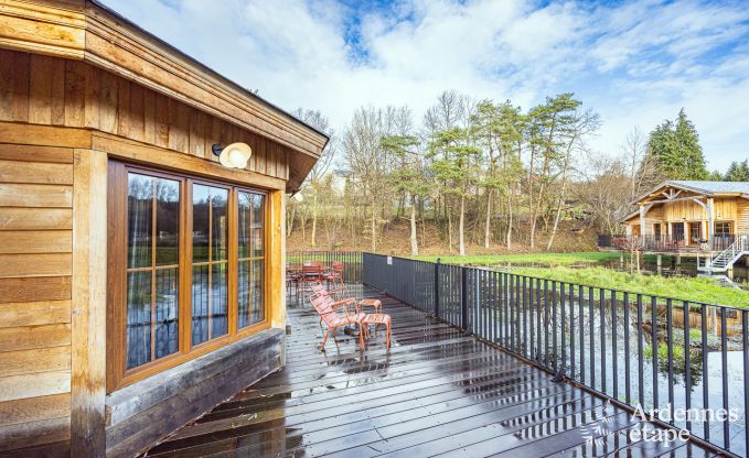 Bijzondere paalwoning voor 4 personen, op een vijver in Vencimont