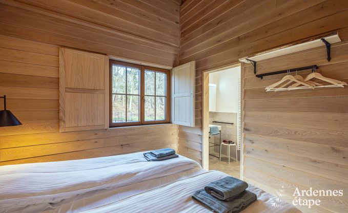 Bijzondere paalwoning voor 4 personen, op een vijver in Vencimont