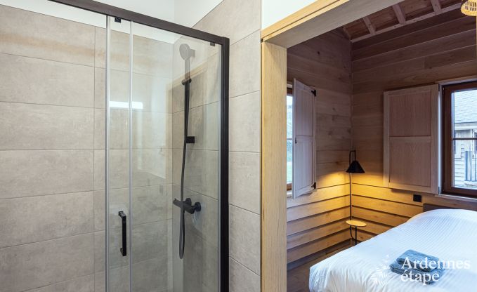 Bijzondere paalwoning voor 4 personen, op een vijver in Vencimont