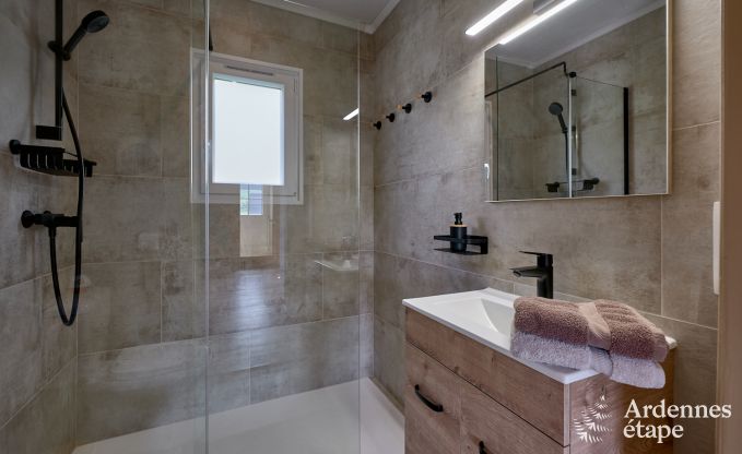 Charmante chalet in Vencimont voor 4-6 personen: gerenoveerd 2025, gezinsvriendelijke voorzieningen en fietsvriendelijke locatie