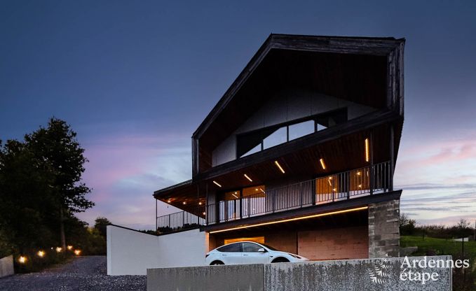 Ruime vakantiewoning in Vencimont voor 13 personen met 6 slaap- en badkamers en privtuin met trampoline en petanque